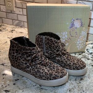 Very G Leopard Print Women's Sneakers